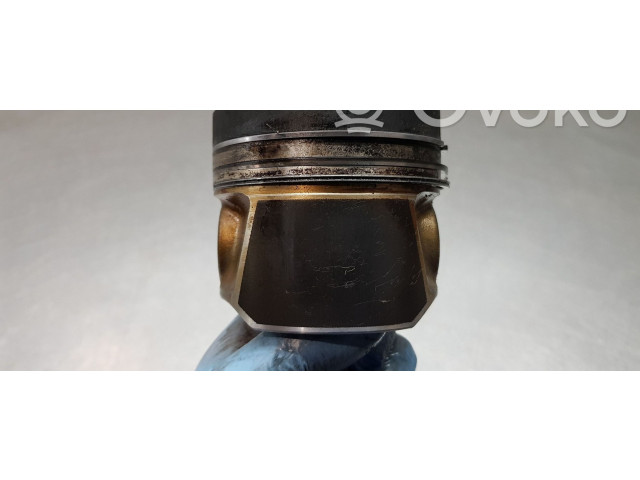 Поршень DDY 04L107065AM001, 03L105401A Skoda Octavia Mk3 (5E)