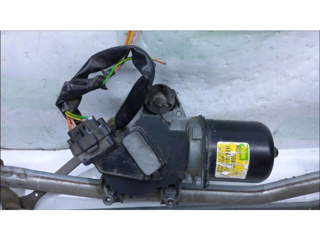 Моторчик дворников     Dacia Duster