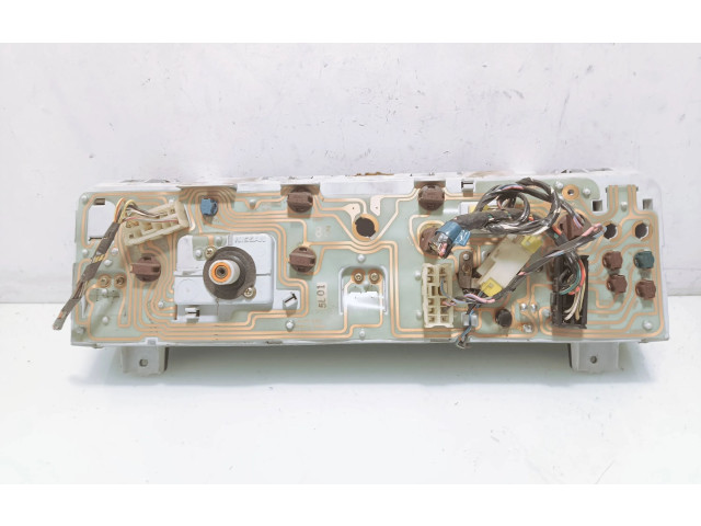 Přístrojová deska Nissan King Cab 1987