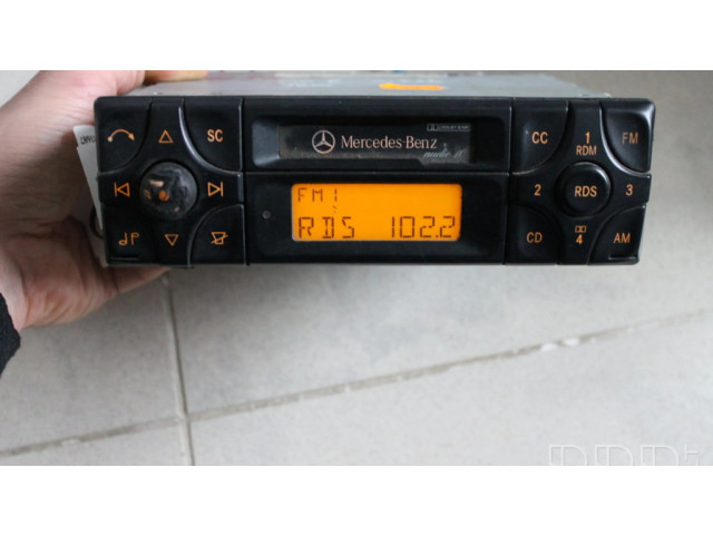 Радио/ проигрыватель CD/DVD / навигация