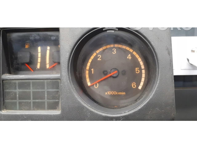 Přístrojová deska Mitsubishi Pajero 1987 MB386588