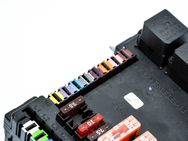 Pojistková skříňka A2219003001, A2215451401 Mercede-Benz S W221 2009