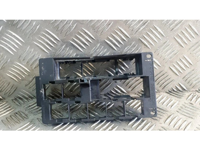 Pojistková skříňka A1295450140 Mercedes-Benz SL R129 1990