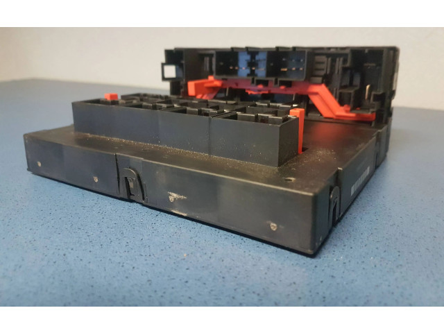 Блок предохранителей  3C0937049E, 28022870   Skoda Octavia Mk2 (1Z)    