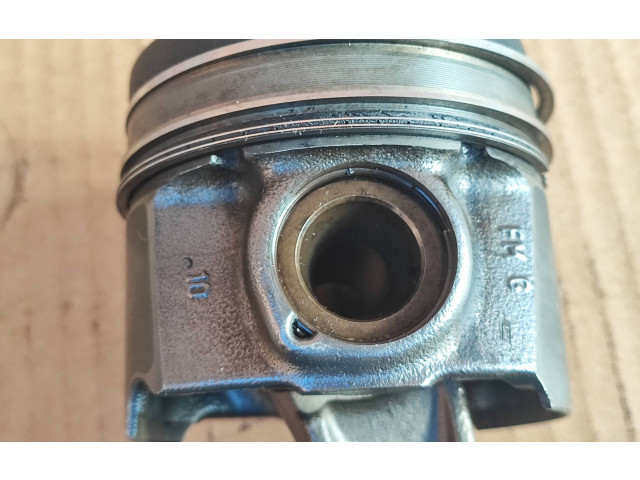 Píst 9812818680 Ford Mondeo MK V T7CN