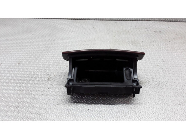 Передняя пепельница