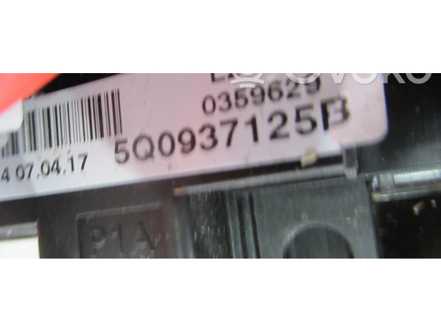 Блок предохранителей 5Q0937125B Skoda Octavia Mk3 (5E)