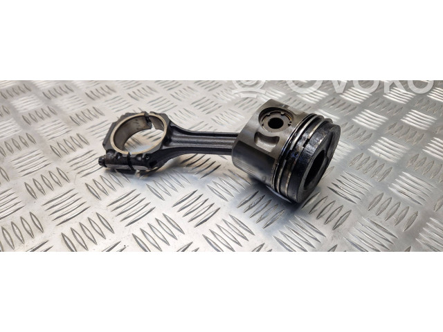  Поршень с шатуном    Volkswagen PASSAT B4  