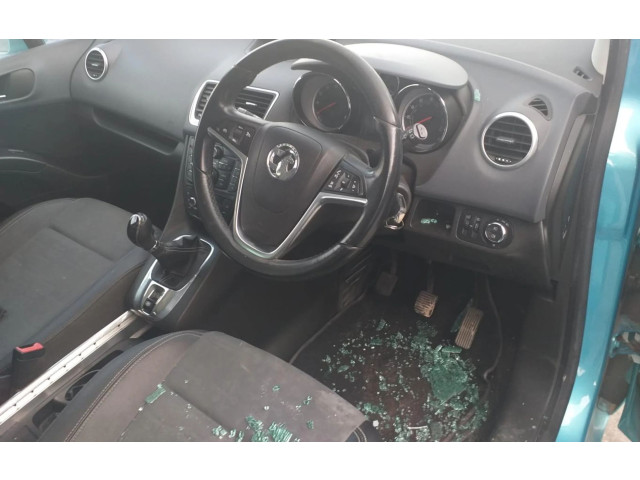 Панель приборов 13346202   Opel Meriva B       