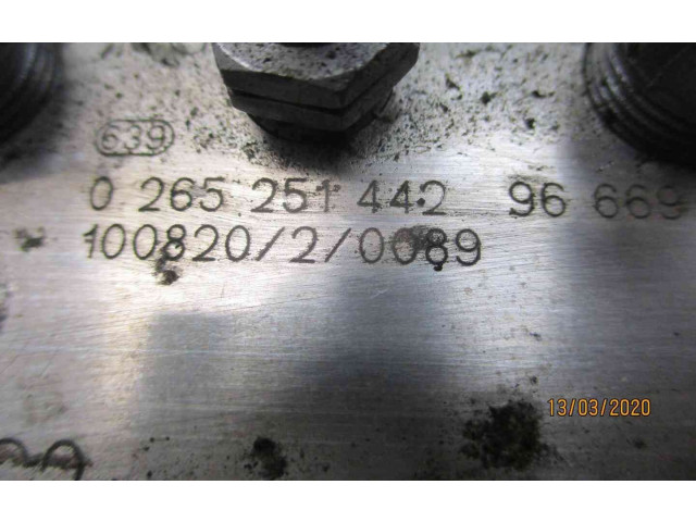 Блок АБС 9666957480, 21900034   Peugeot  3008 I  2008 - 2015 года