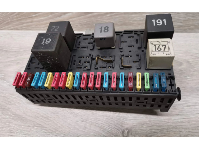 Блок предохранителей  357937039, 1h0953227   Volkswagen Transporter - Caravelle T4    