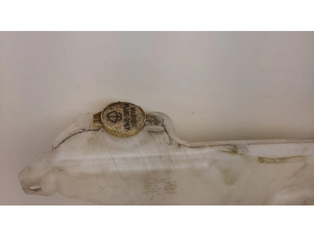 Бачок оконной жидкости