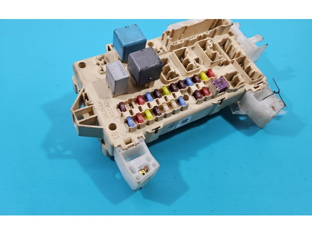 Блок предохранителей  89221-0F010, IMPRK1376432   Toyota Corolla Verso E121    