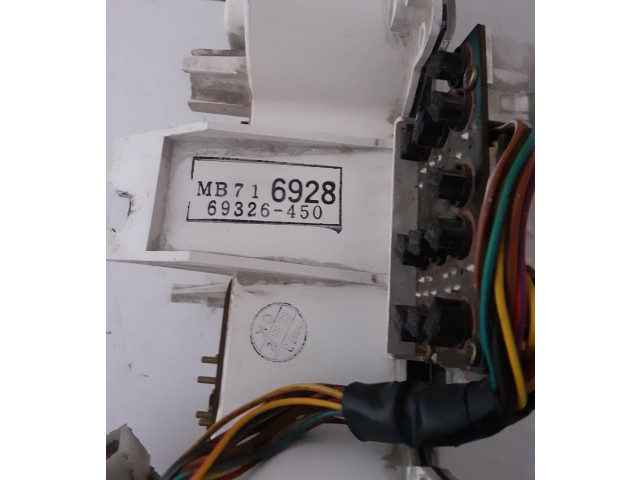 Přístrojová deska Mitsubishi Pajero 1990 MB716928