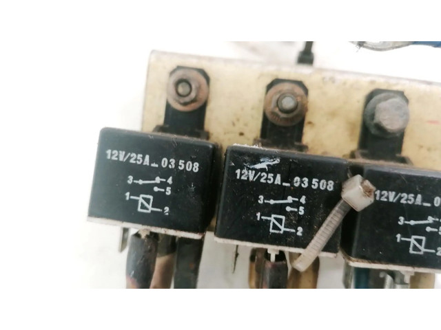 Блок предохранителей 12V25A03508 Ford Galaxy