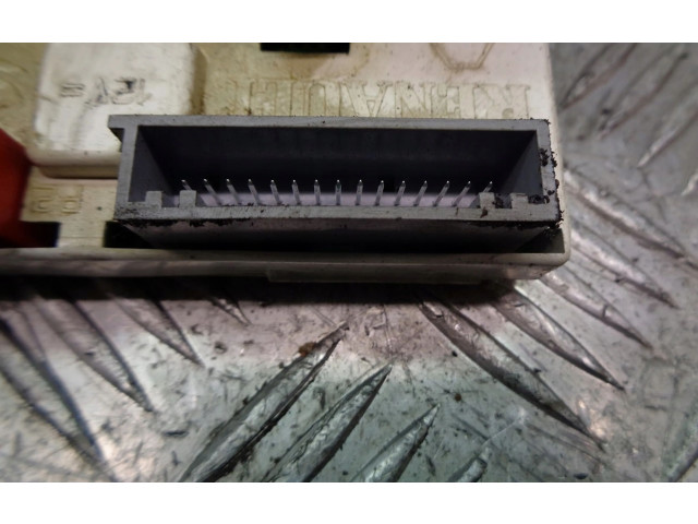 Блок управления спидометра 8200028364   Renault Clio II