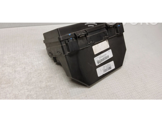 Блок предохранителей  68089320AD, WK032040I3   Jeep Grand Cherokee    