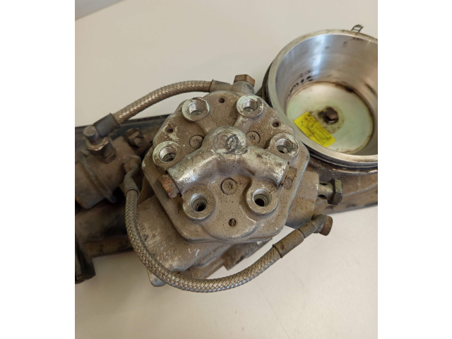 Топливная рампа 054133353A, 0438121085   Audi 80 90 S2 B4  