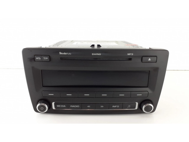 Радио/ проигрыватель CD/DVD / навигация