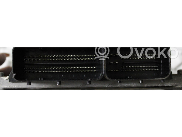 Блок управления двигателя Mitsubishi Carisma