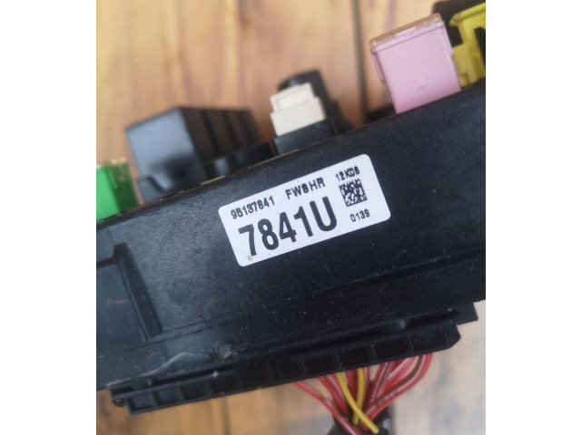 Pojistková skříňka 95137841 Opel Antara 2014