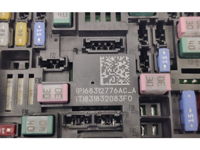 Pojistková skříňka 68312776AC Ram 1500 2020