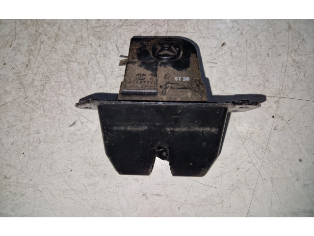 Zámek zadních dveří 812303Z000 Hyundai i40 2014