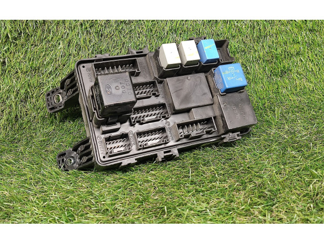 Блок предохранителей 919501G010   KIA Rio    