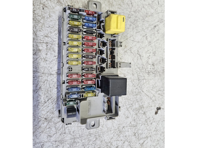 Блок предохранителей YQE000070, 211119081401 Rover 45