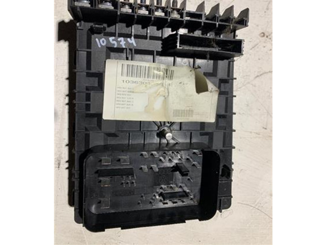   Pojistková skříňka 1K0937629A, 1K0937125D   Volkswagen Caddy 2011