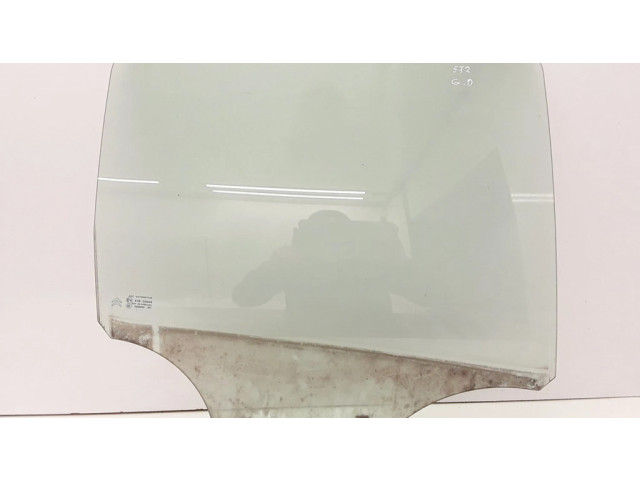 Основное стекло задних дверей