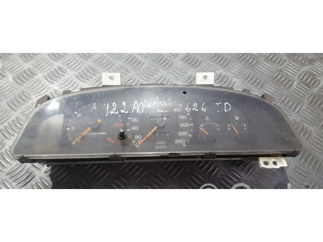 Панель приборов    Mazda 626       