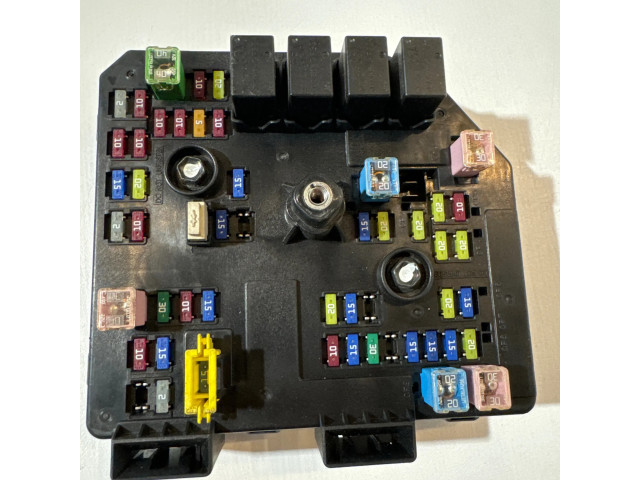 Блок предохранителей 95137841, 7841U   Chevrolet Captiva    