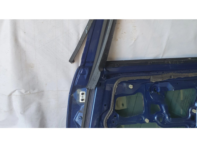 Задняя дверь