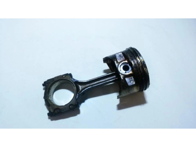  Поршень с шатуном    Mitsubishi Carisma для бензинового двигателя 1.6