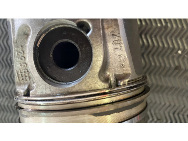 Píst Ford Kuga I pro naftový motor 2.0 DYZELIS