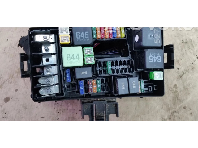 Блок предохранителей 5Q0937125B Skoda Octavia Mk3 (5E)