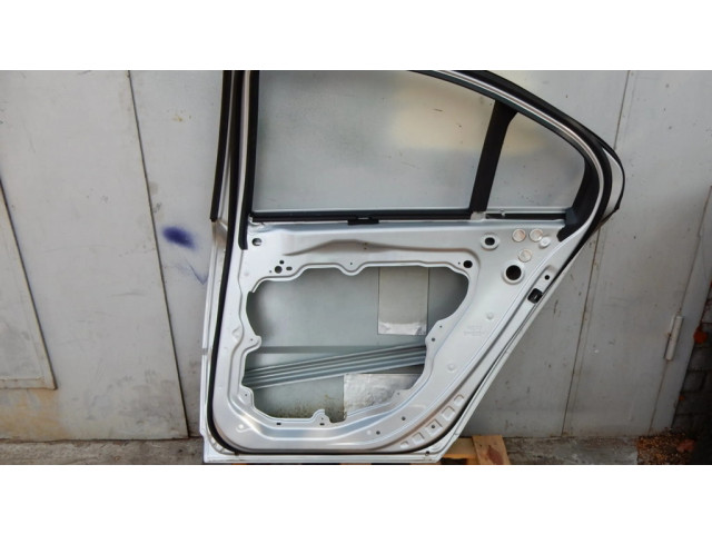 Задняя дверь