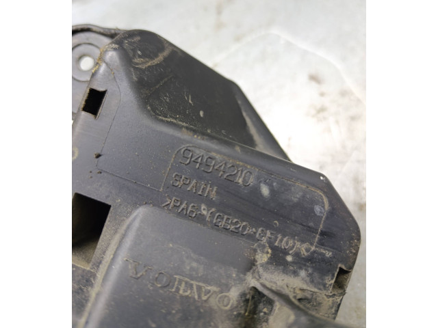 Блок предохранителей  9494210   Volvo V70    