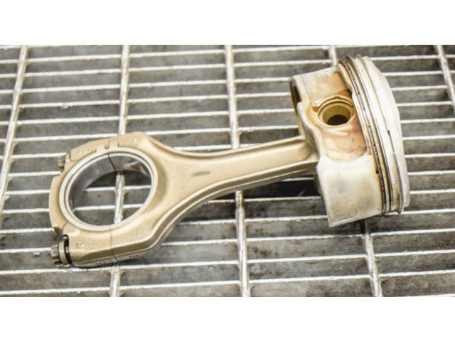 Píst 7838623, 7840918 BMW 5 E60 E61 pro benzínový motor 5.0 S85 B50 A