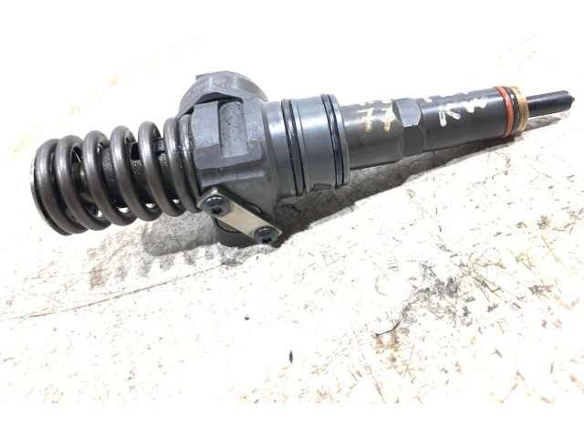 Форсунка 038130073AG    Volkswagen Jetta V   