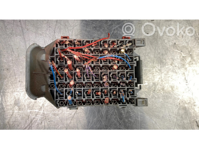 Блок предохранителей 9162439   Volvo S80