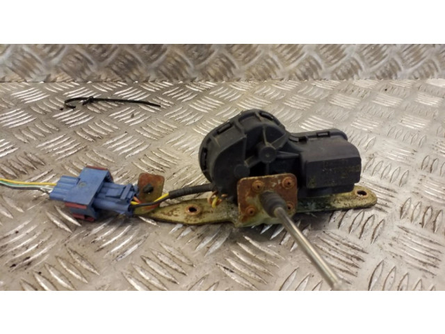 Моторчик стеклоочистителя 4240552, 0390206934 Saab 900