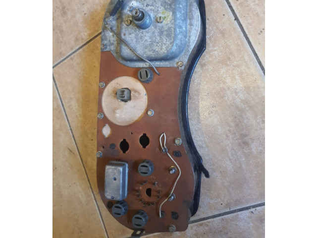 Přístrojová deska Audi 80 B1 1976 872819, 1176