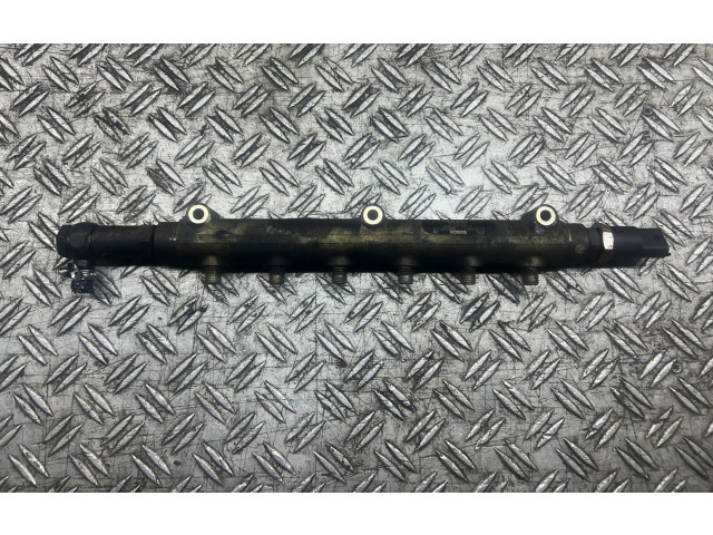 Топливная рампа 8658252   Volvo V70  