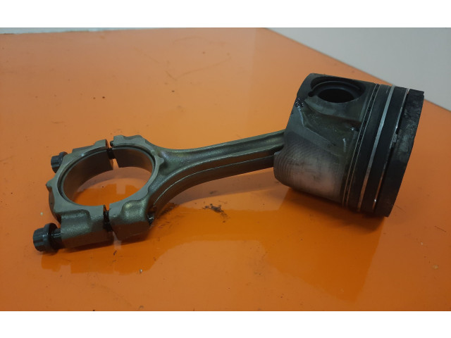  Поршень    Volkswagen PASSAT B6  