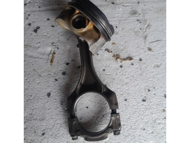 Píst 784323702, 110131328 BMW 7 F01 F02 F03 F04 pro benzínový motor 4.4