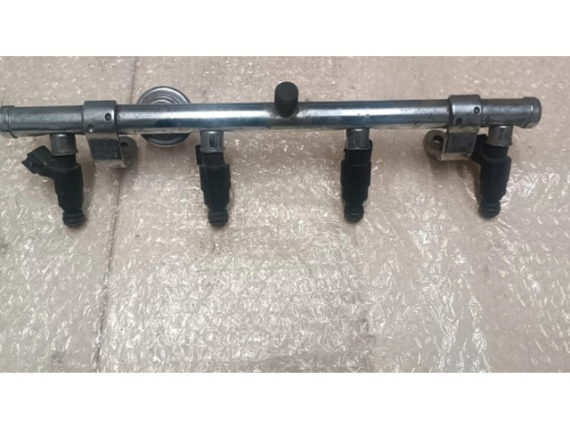 Топливная рампа 04669772   Chrysler Stratus 2.0  для двигателя ECB