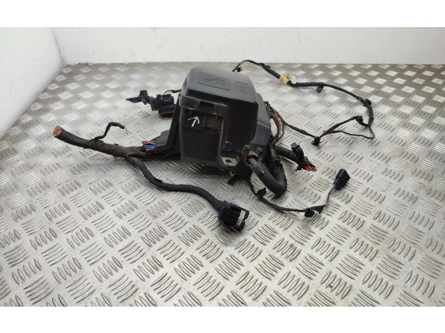 Блок предохранителей    Renault Express    