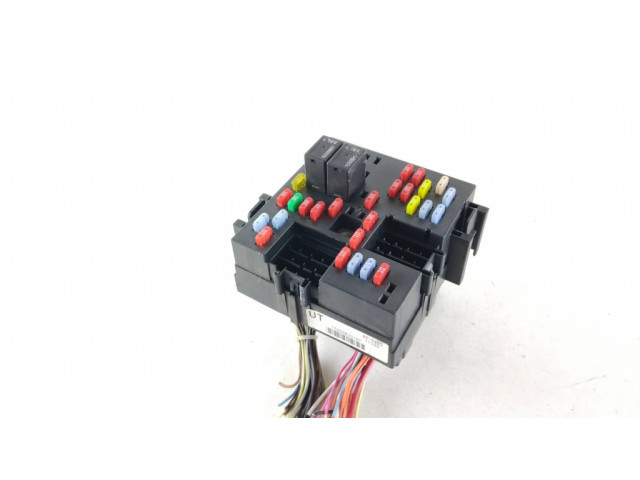 Блок предохранителей 15058033, 090483 Hummer H2